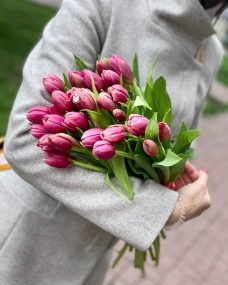 Букет на похороны из 26 тюльпанов за 2960 ₽