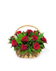 Корзина из 15 красных роз на похороны за 4430 ₽