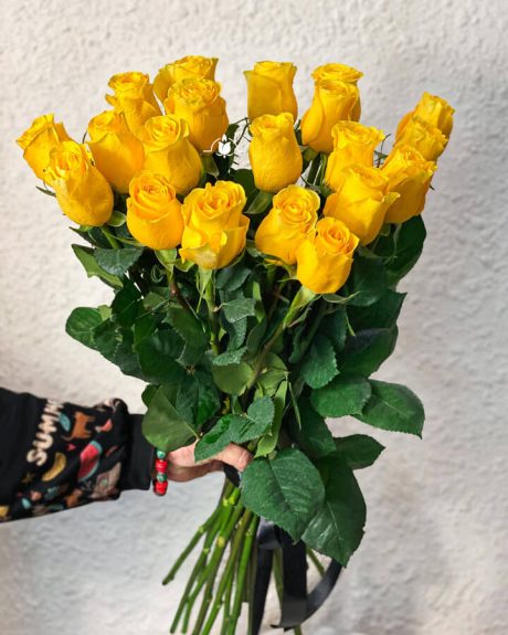 Ритуальный букет из 20 желтых роз