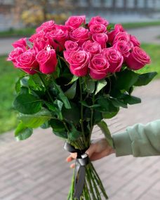 Ритуальный букет из 24 розовых роз за 4180 ₽