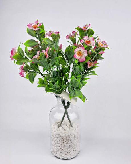 Букет искусственных розовых цветов