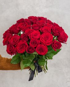 Букет из 30 красных роз на похороны за 5200 ₽