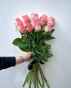 Букет из 14 розовых роз на похороны за 2480 ₽