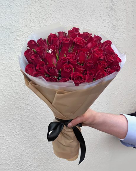 Букет на похороны из 46 красных роз