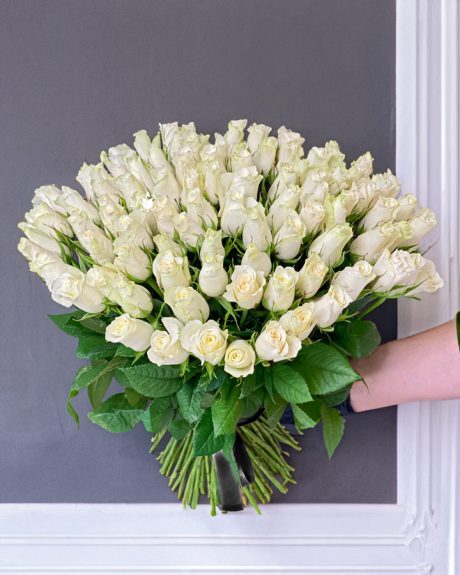 Букет из 90 белых роз на похороны